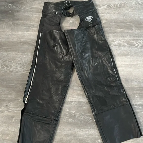 Men’s Diamond Plate Black Leather Motorcycle Chaps, Size Extra Large. - Picture 10 of 16